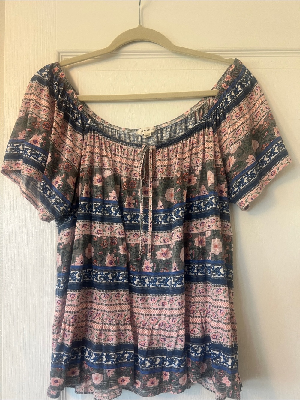 Like new Lucky Brand elastic top flowy top size XL